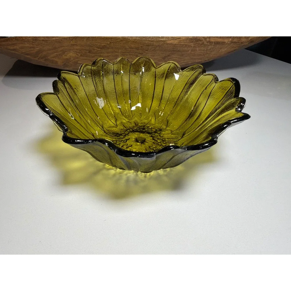Vintage Indiana Glass Lily Pons sunflower bowl in avocado green